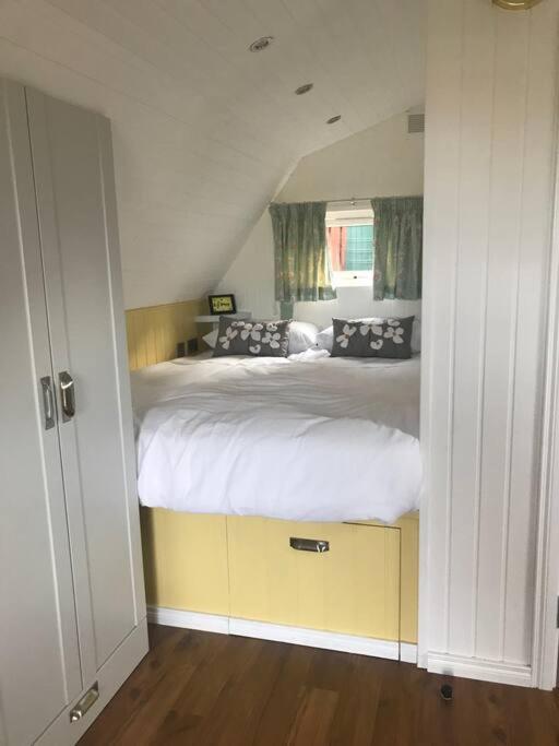 Bumble Bee Cottage Plymouth Extérieur photo